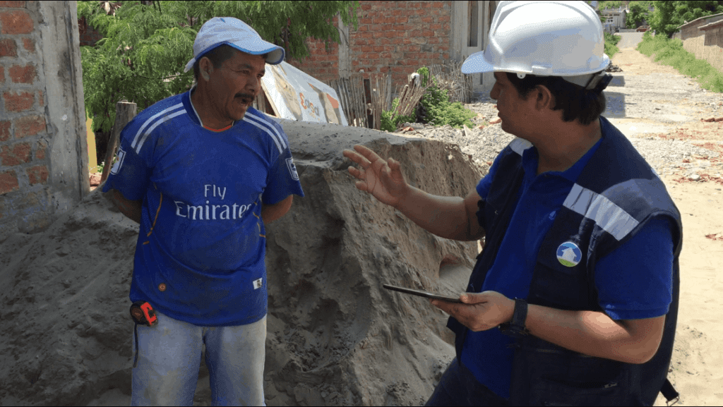 Walter interviewing a local builder, Oriol, in Crucita.