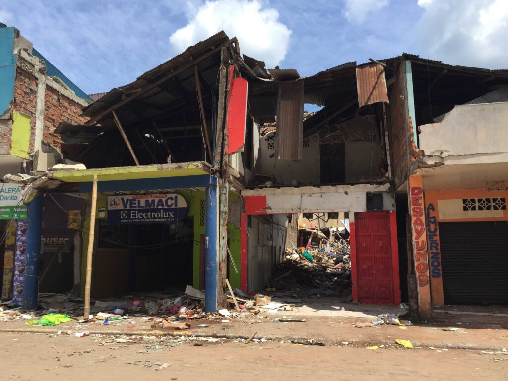 Damaged 4-story mixed use buildings in Portoviejo.