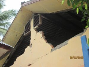 Damaged school in Tianggadeng